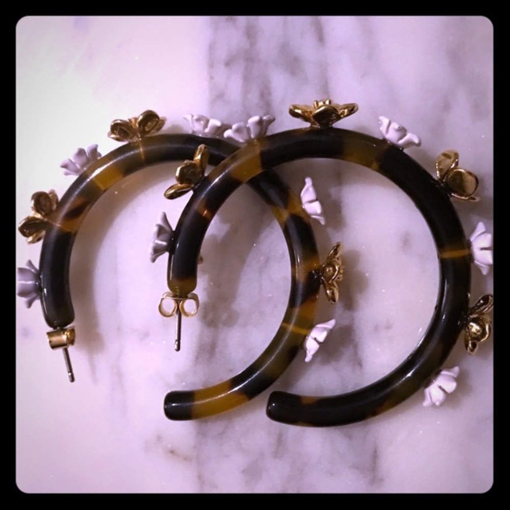 J.Crew tortoise shell hoop earrings! 🎄